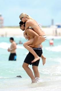 Lena Gercke feet photo thumbnail