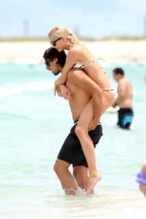 Lena Gercke feet photo thumbnail