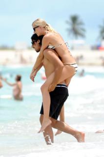 Lena Gercke feet photo thumbnail