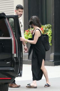 Lea Michele feet photo thumbnail
