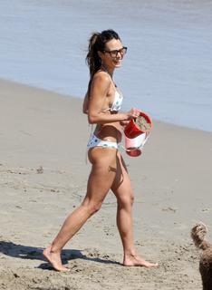Jordana Brewster feet photo thumbnail