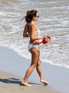 Jordana Brewster feet photo thumbnail