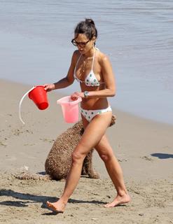 Jordana Brewster feet photo thumbnail