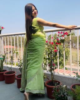 Poonam Yadav feet photo thumbnail