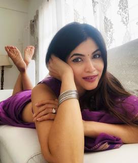 Poonam Yadav feet photo thumbnail