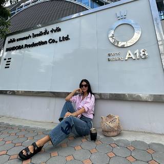 Zaira Nara feet photo thumbnail