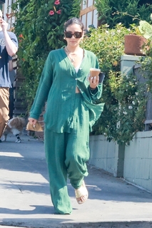 Shay Mitchell feet photo thumbnail