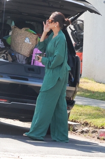 Shay Mitchell feet photo thumbnail