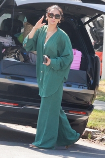 Shay Mitchell feet photo thumbnail