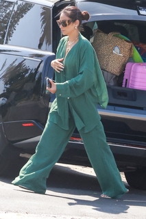 Shay Mitchell feet photo thumbnail