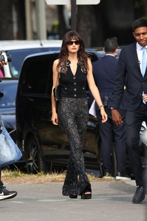 Phoebe Tonkin feet photo thumbnail