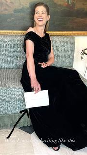 Rosamund Pike feet photo thumbnail