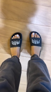 Nabilla Benattia feet photo thumbnail