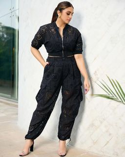 Huma Qureshi feet photo thumbnail