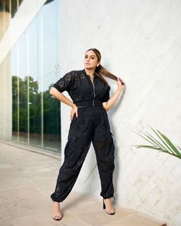 Huma Qureshi feet photo thumbnail