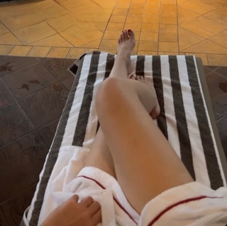 Daniela Katzenberger feet photo thumbnail