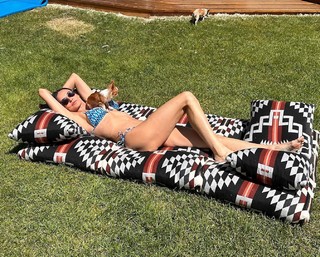Demi Moore feet photo thumbnail
