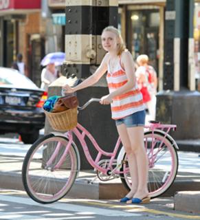 Dakota Fanning feet photo thumbnail