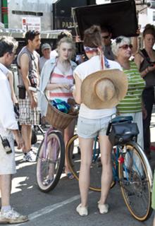 Dakota Fanning feet photo thumbnail