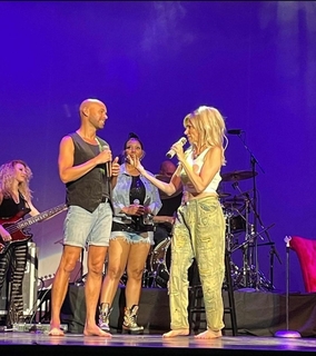 Debbie Gibson feet photo thumbnail