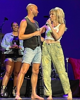 Debbie Gibson feet photo thumbnail