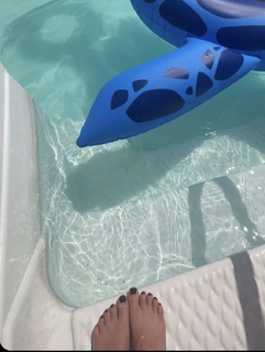 Brittney Smith feet photo thumbnail