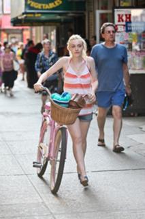 Dakota Fanning feet photo thumbnail