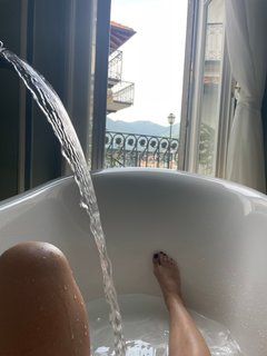 Alicia Silverstone feet photo thumbnail
