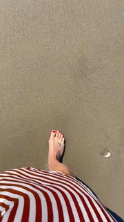 Lea Michele feet photo thumbnail