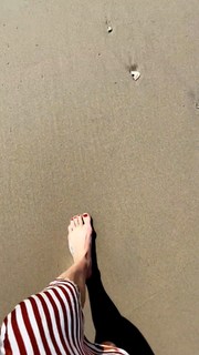 Lea Michele feet photo thumbnail
