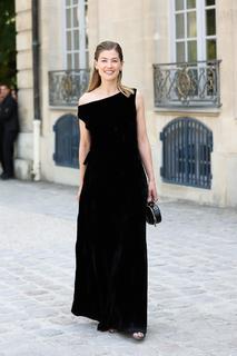 Rosamund Pike feet photo thumbnail