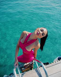 Nicole Scherzinger feet photo thumbnail