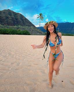 Nicole Scherzinger feet photo thumbnail
