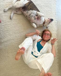 Lea Thompson feet photo 4
