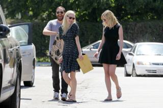 Kirsten Dunst feet photo thumbnail