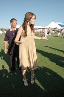 Mandy Moore feet photo thumbnail