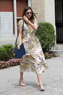 Miranda Kerr feet photo thumbnail