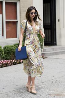 Miranda Kerr feet photo thumbnail