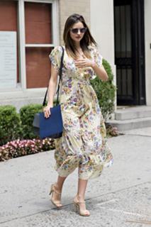 Miranda Kerr feet photo thumbnail