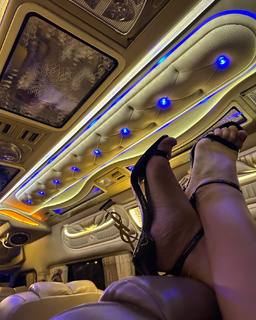 Zaira Nara feet photo thumbnail