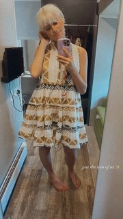 Pixie Lott feet photo thumbnail