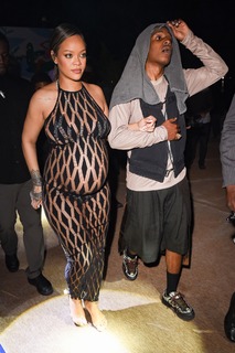 Rihanna feet photo thumbnail