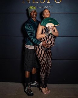 Rihanna feet photo thumbnail