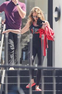 Jennifer Aniston feet photo thumbnail