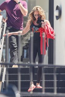 Jennifer Aniston feet photo thumbnail
