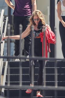 Jennifer Aniston feet photo thumbnail