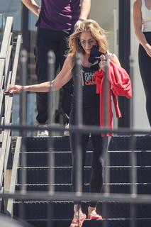 Jennifer Aniston feet photo thumbnail