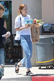 Riley Keough feet photo thumbnail