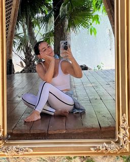 Claudia Lizaldi feet photo thumbnail