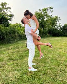 Olivia Culpo feet photo thumbnail